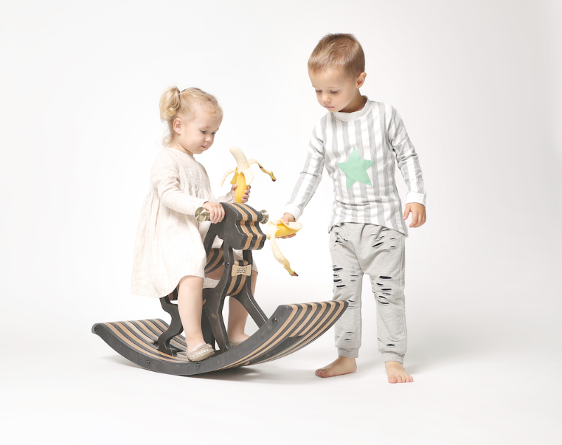sweety toys 11193 schaukelpferd holz affe alma dunkelbraun- hochwertiges designer schaukelpferd